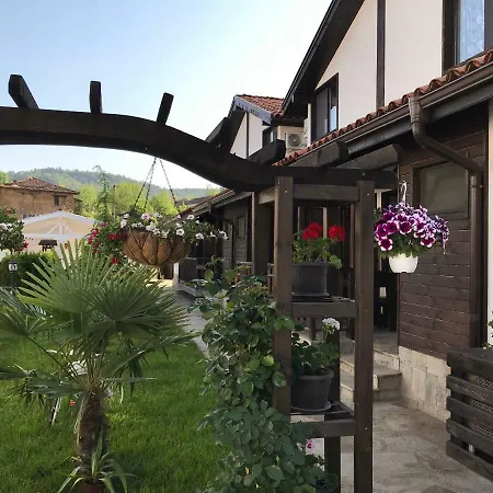 Здравен курорт Bukor Shtepi Magnolia 4*