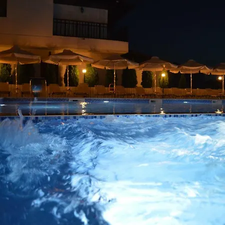 אתר נופש Bukor Shtepi Magnolia 4*