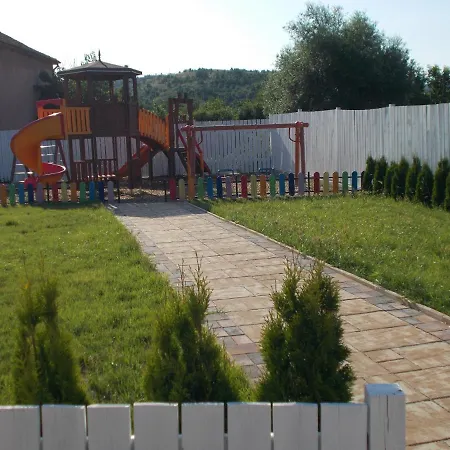אתר נופש Bukor Shtepi Magnolia 4*